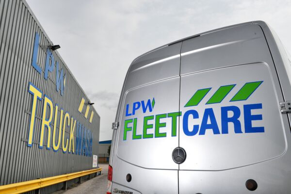 Title graphic for LPW blog about fleet management
